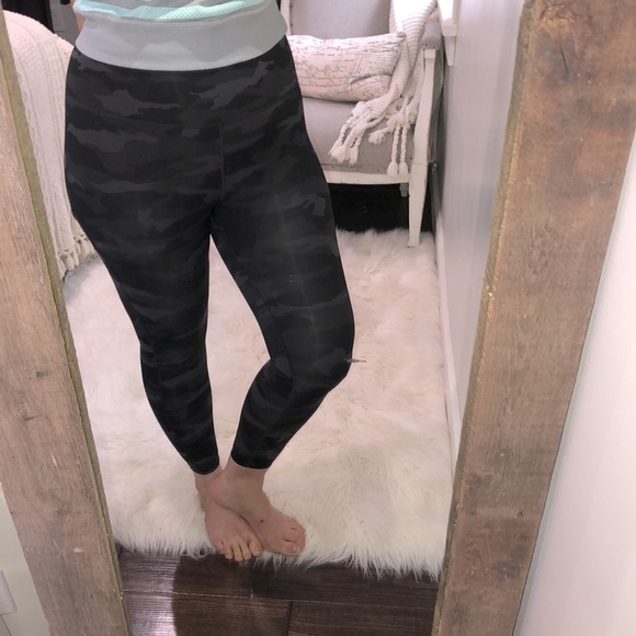 Athleta size medium camo athletic leggings - Picture 2 of 9
